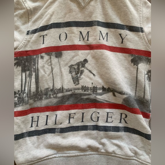 Tommy Hilfiger pullover hoodie , size M (8-10 years old) best for 8 year old - Picture 2 of 4